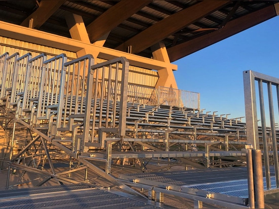 TRIBUNA PREFABBRICATA AL CAMPO SPORTIVO DI MARINA DI MONTEMARCIANO