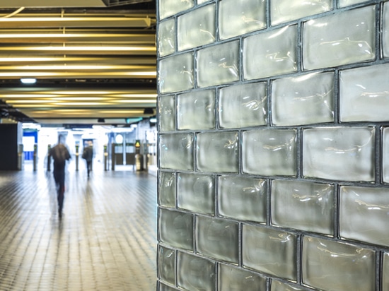 Châtelet-Les-Halles e la sua nuova finestra della metropolitana di vetro