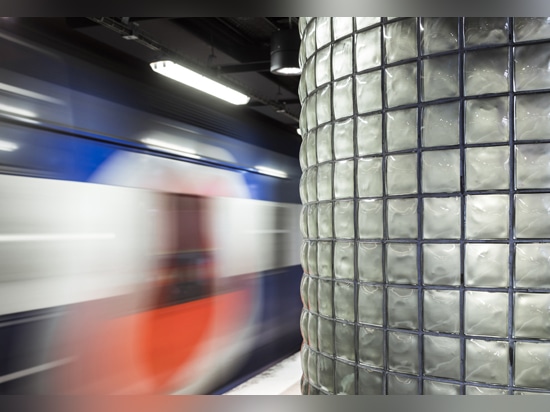 Châtelet-Les-Halles e la sua nuova finestra della metropolitana di vetro