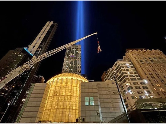 la chiesa è stata illuminata per la prima volta nel 20° anniversario dell'11 settembre