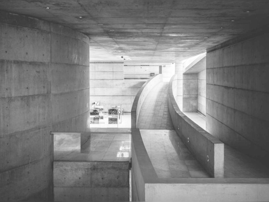 Monumento all'Indipendenza e Museo della Guerra di Liberazione. Fotografia: Sandro di Carlo Darsa