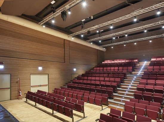 TRIBUNE TELESCOPICHE AL TEATRO CONCORDIA DI CUPRAMONTANA