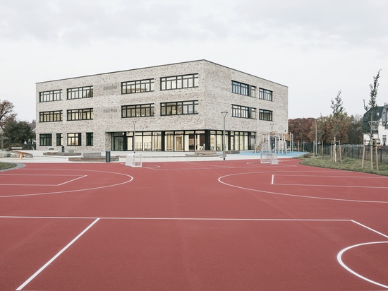 Centro scolastico inclusivo / Sehw Architektur