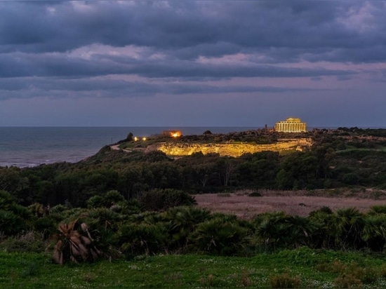 Tempio C e mura di Selinunte Trapani, Italia