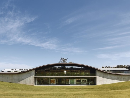 La cantina contemporanea di Cera Stribley si apre alla Yarra Valley