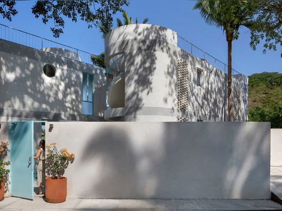 Un ibrido di casa-albergo sulla costa pacifica del Messico abbraccia la vita indoor e outdoor