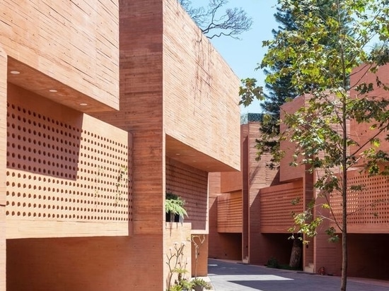 Complesso residenziale Real de los Reyes / Miguel de la Torre Arquitectos