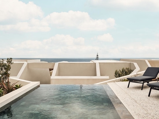 L'hotel Noūs di Santorini è un'oasi di minimalismo nelle isole greche