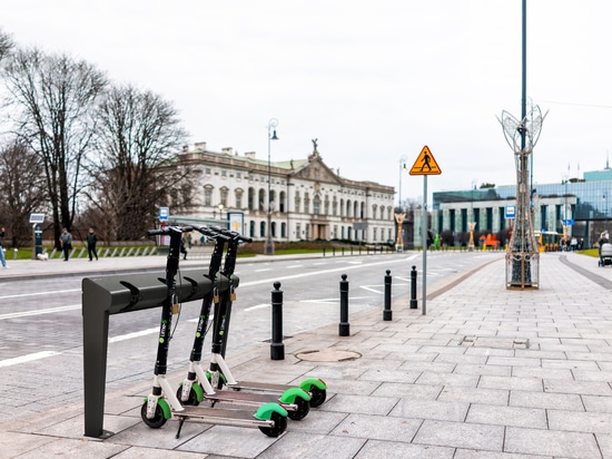 Rastrelliere per biciclette e scooter di Cervic Ambiente: la soluzione definitiva per il parcheggio negli spazi pubblici.