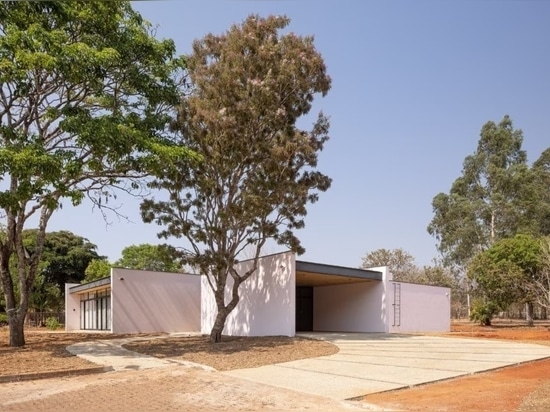 Una casa-girandola nella savana brasiliana