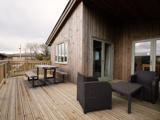 Caso di studio di Meadowside Lodges | Decking antiscivolo