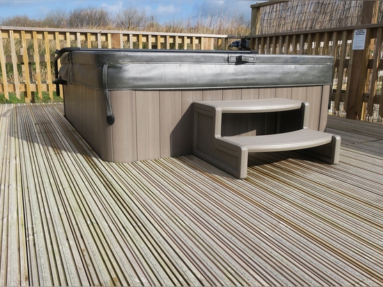 Caso di studio di Meadowside Lodges | Decking antiscivolo