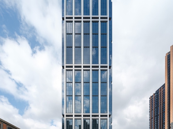 Torre per uffici del Centro Suhe / Foster + Partners