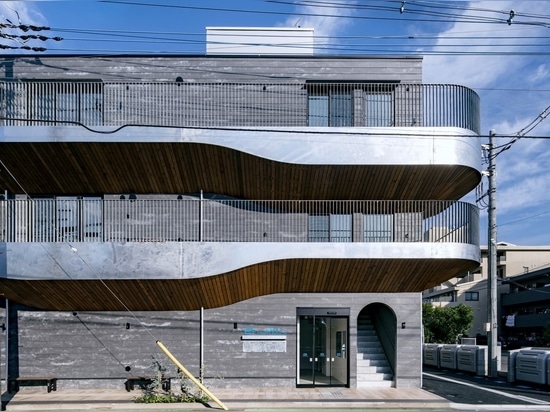 Edificio Enhako / Organic Design Inc.