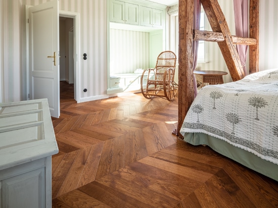 Dennebos Pavimenti in legno Chevron di colore N.03