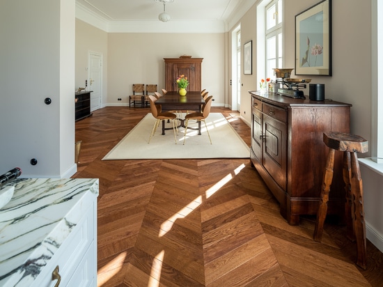 Dennebos Flooring Engineered Chevron in colore N.03