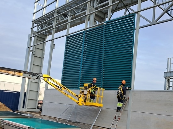 Installazione di griglie per la ventilazione dell'azienda siderurgica