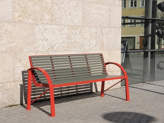 COMFONY: Arredo urbano con superficie innovativa