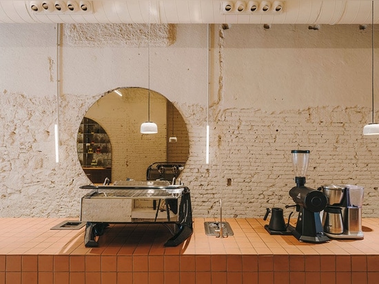 Miners Café: apre una caffetteria a Barcellona con l'interior design di Isern Serra