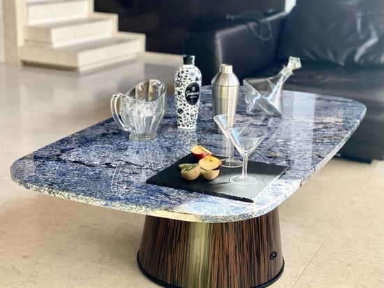 SMART TABLE, QUANDO IL DESIGN SI FONDE CON LA TECNOLOGIA