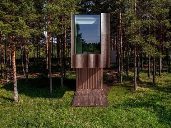 Questa casa sull'albero estone è stata progettata come punto di osservazione della foresta