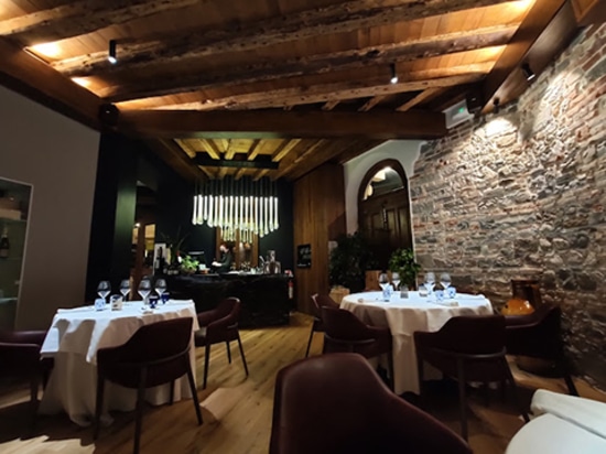 Progetto di illuminazione per la ristrutturazione di un ristorante a Udine Carmagnola (Italia)