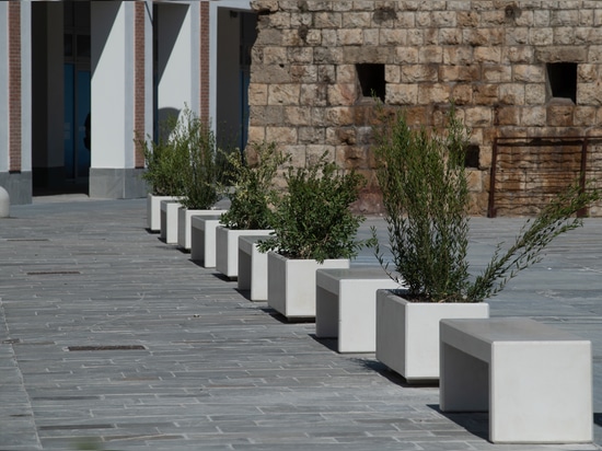 ARREDO URBANO CALZOLARI A DUE PASSI DAL MARE