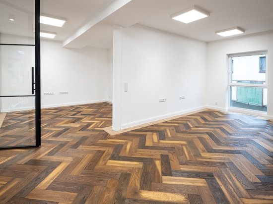 Dennebos Flooring pavimento in legno a spina di pesce in 3 diverse tonalità