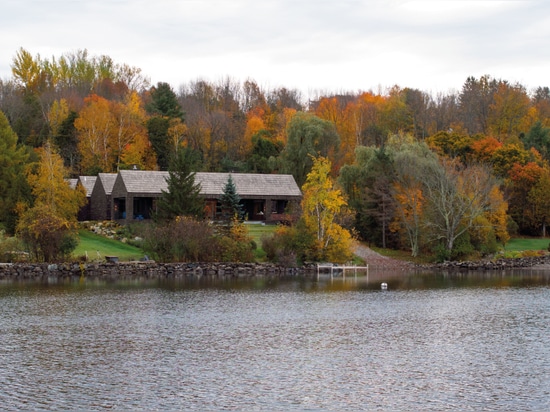 LAKESIDE GALLERY RESIDENCE