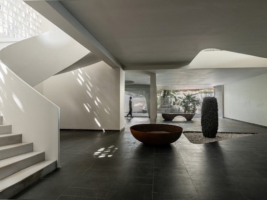 Casa NINE X NINE / Architetti Sanjay Puri