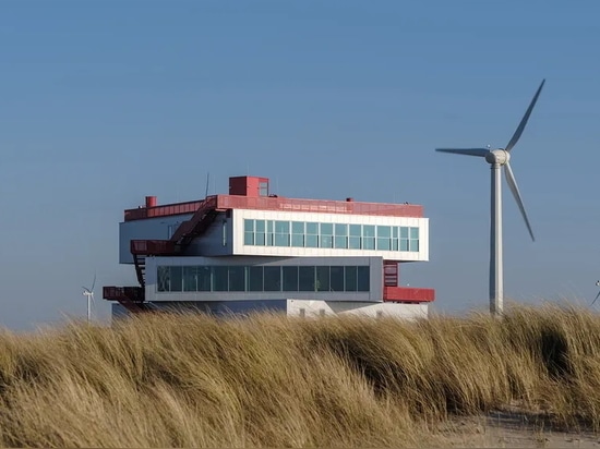 Portlantis è il nuovo centro visitatori di Rotterdam che mette in contatto gli ospiti con il suo ricco spirito marittimo