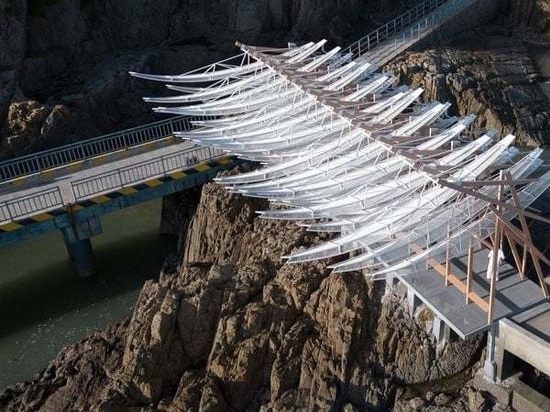 Un padiglione cinetico in riva al mare riporta la vita su un'isola cinese