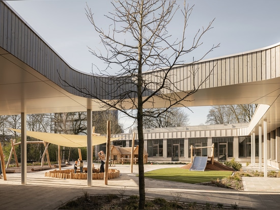 Scuola primaria Lux / EVA architecten
