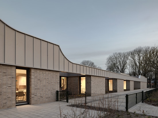 Scuola primaria Lux / EVA architecten