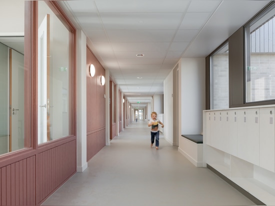 Scuola primaria Lux / EVA architecten
