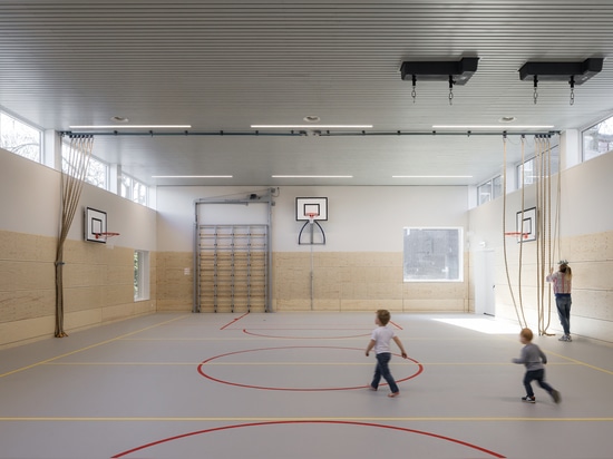 Scuola primaria Lux / EVA architecten