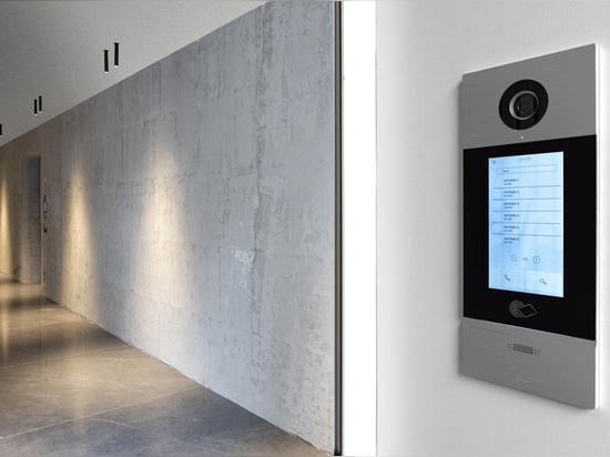 La domotica AVE in un appartamento sul lungomare: fra design, comfort e tecnologia