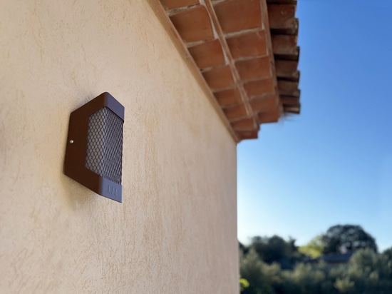 Nuova lampada da parete a LED HEXY