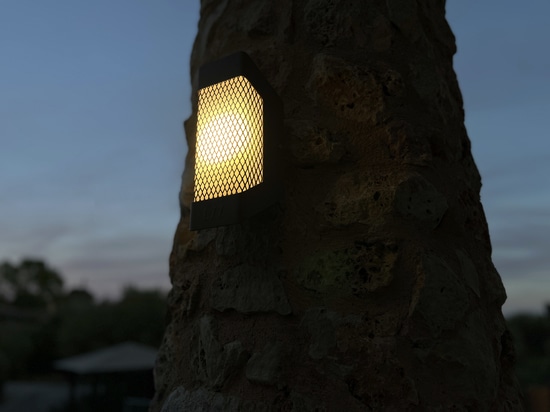 Nuova lampada da parete a LED HEXY