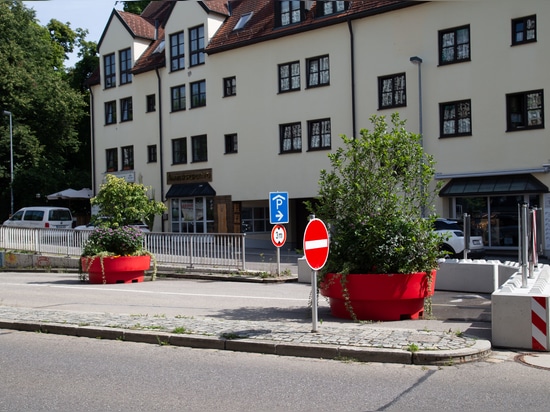 Design urbano a colori: Come Kempten usa le fioriere per modellare lo spazio pubblico