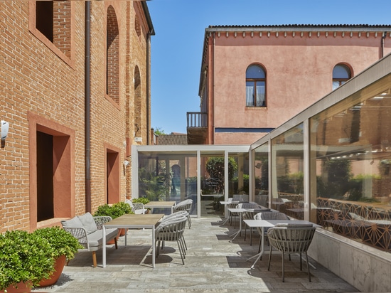 Kedry Prime di KE crea un nuovo spazio comune ombreggiato per Hyatt Centric Murano Venice a Murano