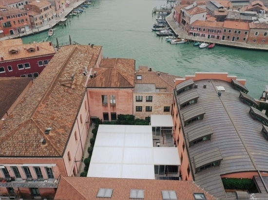 Kedry Prime di KE crea un nuovo spazio comune ombreggiato per Hyatt Centric Murano Venice a Murano