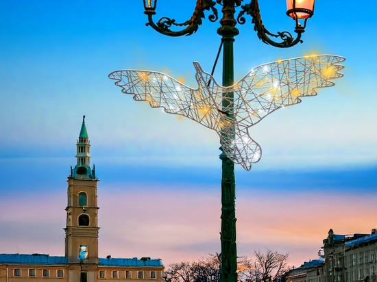 Città estive in fiore e luce: Una nuova era di illuminazioni urbane