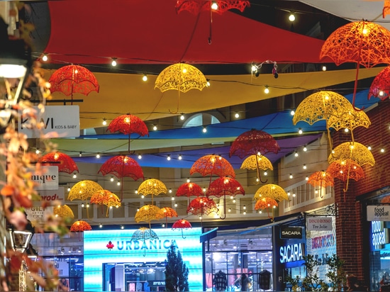 Città estive in fiore e luce: Una nuova era di illuminazioni urbane