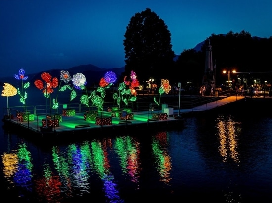 Città estive in fiore e luce: Una nuova era di illuminazioni urbane