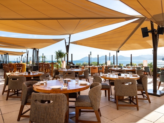 KE il design essenziale e la progettazione custom per terrazza branché di Zuma Cannes