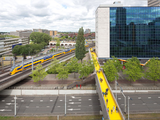 Il ponticello di Luchtsingel incontra i cittadini di contributo di Rotterdam