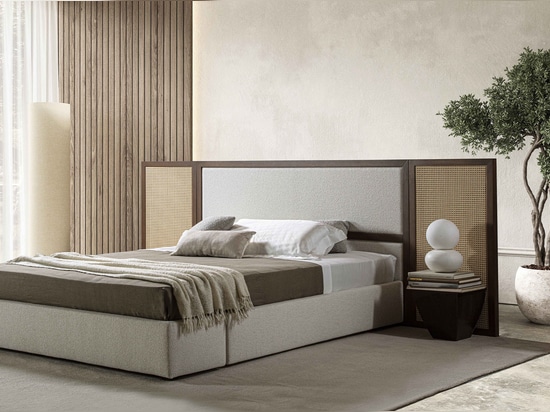 Letto con testiera in paglia di Vienna
