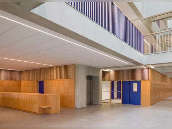 Strisce luminose a LED nel controsoffitto