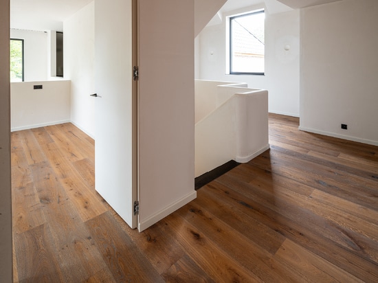 Dennebos Flooring pavimento in rovere rigenerato in colore R.08